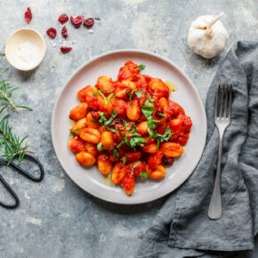 Gnocchi mit scharfer Tomaten-Cranberry-Sauce
