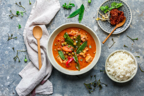 Feuriges rotes Thai Curry mit Tofu