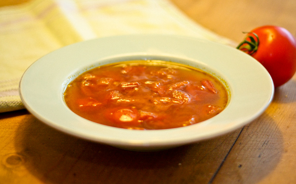 Tomatensuppe mit Grünkernschrot