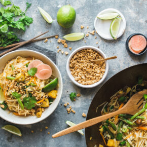 Veganes Pad Thai mit grünen Bohnen & Tofu