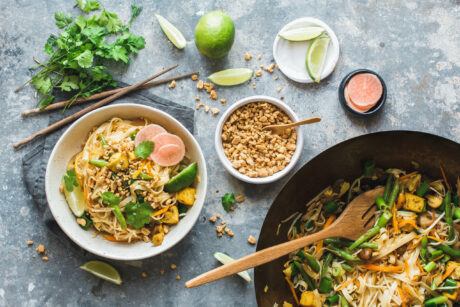 Veganes Pad Thai mit grünen Bohnen & Tofu