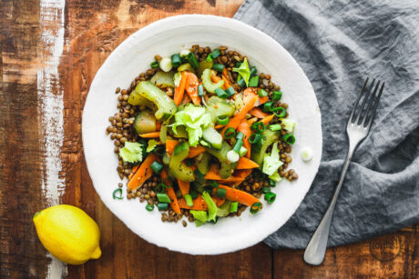 Puy-Linsen mit Gemüse