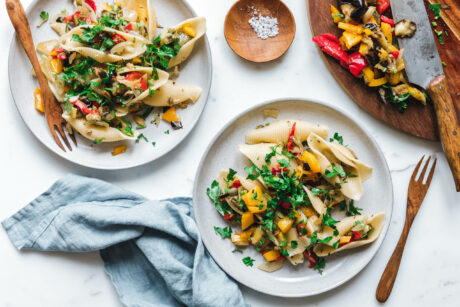 Conchiglie mit geröstetem Gemüse