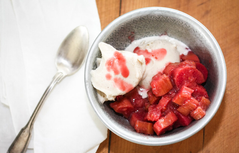 13-07_Vanille-Eis mit Rhabarberkompott-1