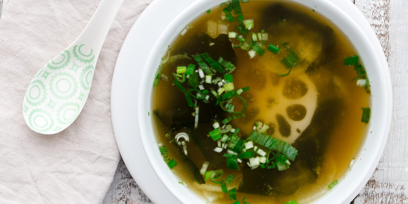 Misosuppe mit Lotuswurzeln