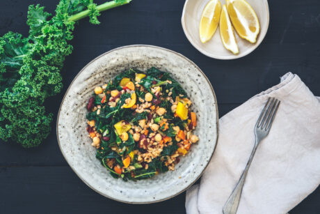 Italienischer Farro mit Grünkohl und Kichererbsen