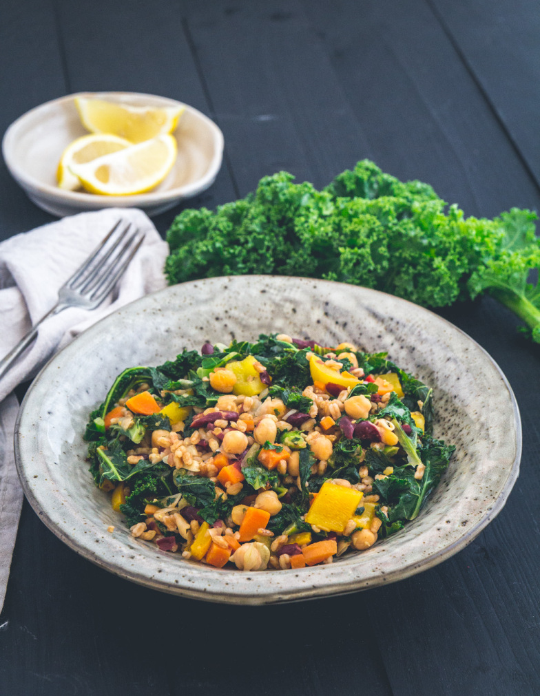 Italienischer Farro mit Grünkohl und Kichererbsen