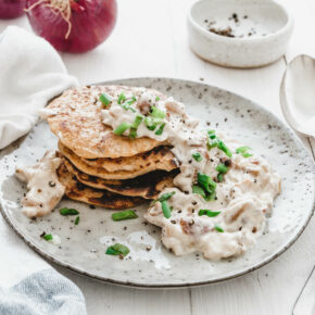 Sauerkraut-Pancakes mit Pilzrahmsauce