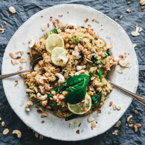 Pilaw mit Spinat & gerösteten Nüssen