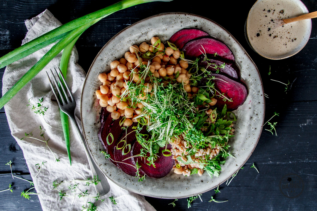 Rote Bete Farro Bowl