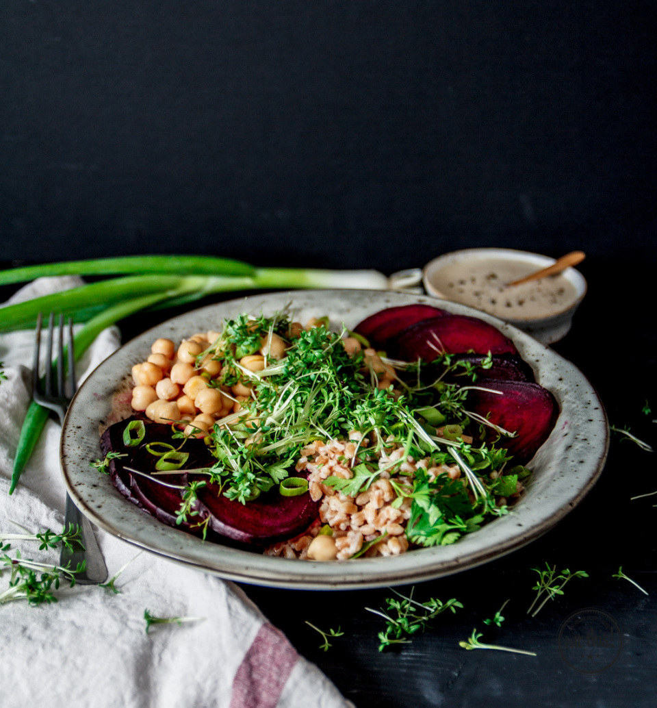 Rote Bete Farro Bowl