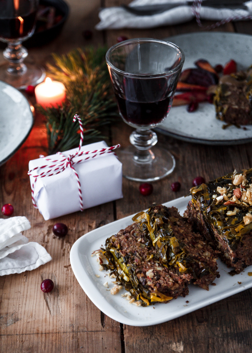 Veganer Nussbraten mit Lauch und Pilzen