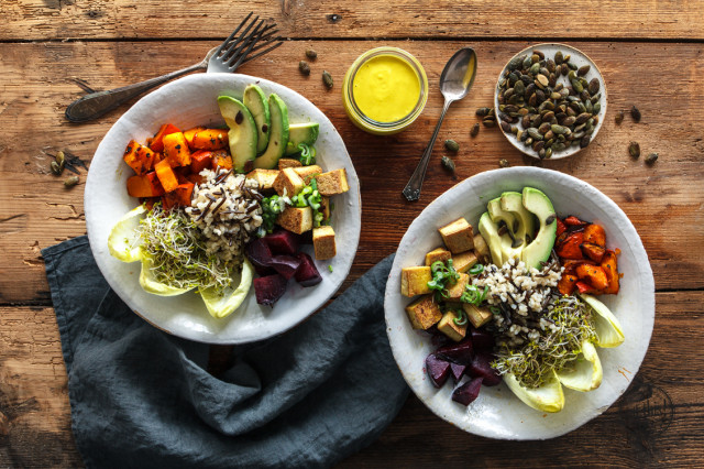 Good Life Bowl mit Ofengemuese & Kurkumadressing-2