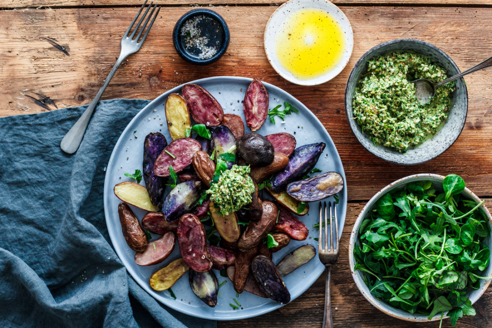 Bunte Kartoffeln mit Mandel-Petersilien-Pesto