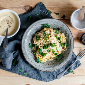 Spaghetti Alfredo mit cremiger Blumenkohl-Sauce
