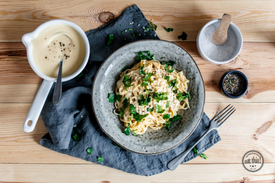 Spaghetti Alfredo mit cremiger Blumenkohl-Sauce