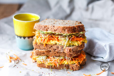 Vollkornsandwich mit Kurkuma-Currysalat & 24h in Antwerpen