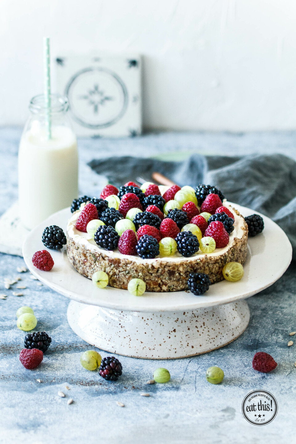 Vegane Quark-Beerentorte ohne Backen (mitW)-4