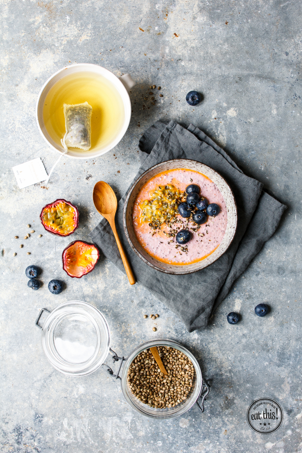 Rohes Buchweizenporridge mit Maracuja