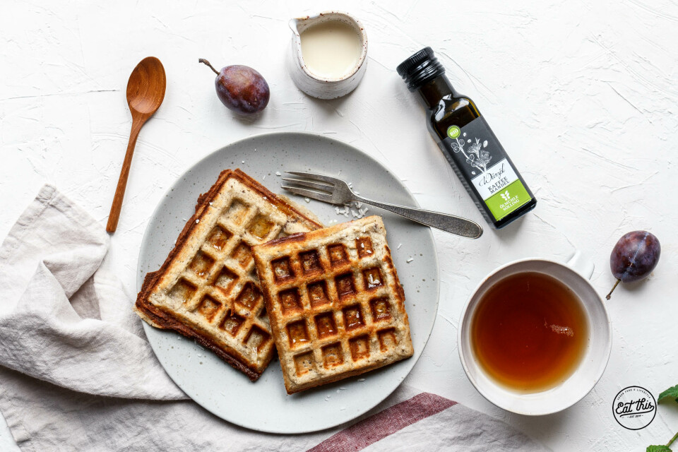 Kokoswaffeln mit Zwetschgen-Birnen-Kompott