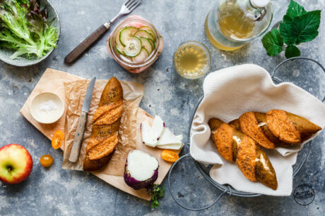 Vegane überbackene Dinkel-Laugenstangen mit Vollkorn