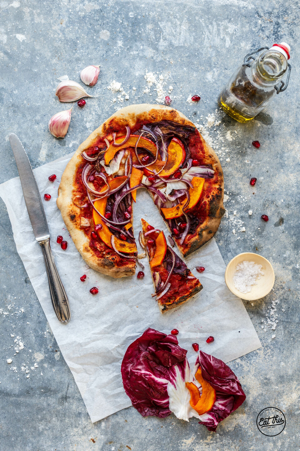 Kürbispizza mit Radicchio und Granatapfel