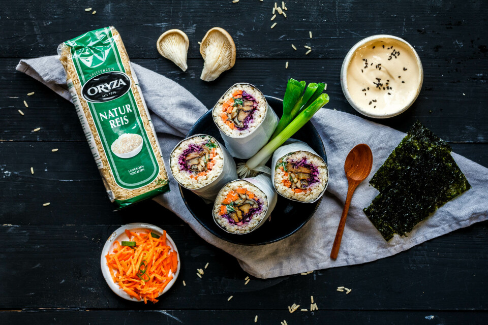 Sushi Burrito mit Vollkornreis, Misoaubergine und Austernpilzen