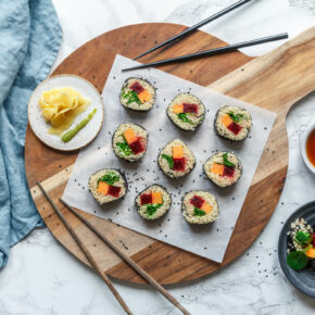 Süßkartoffel-Quinoa-Sushi mit Rote Bete und Feldsalat