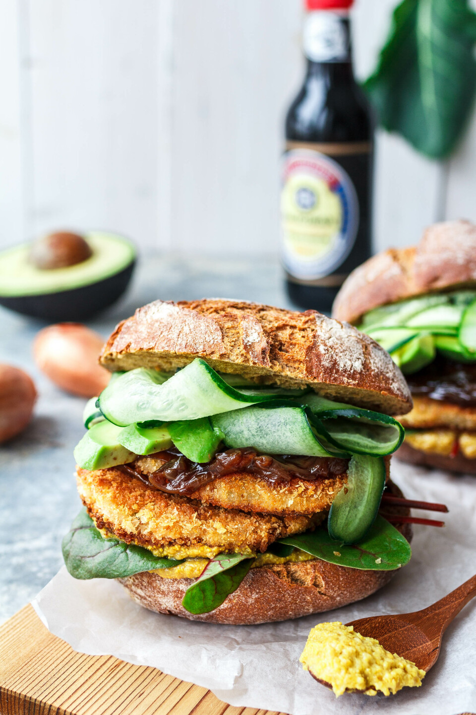 Grünes Kohlrabischnitzel-Sandwich