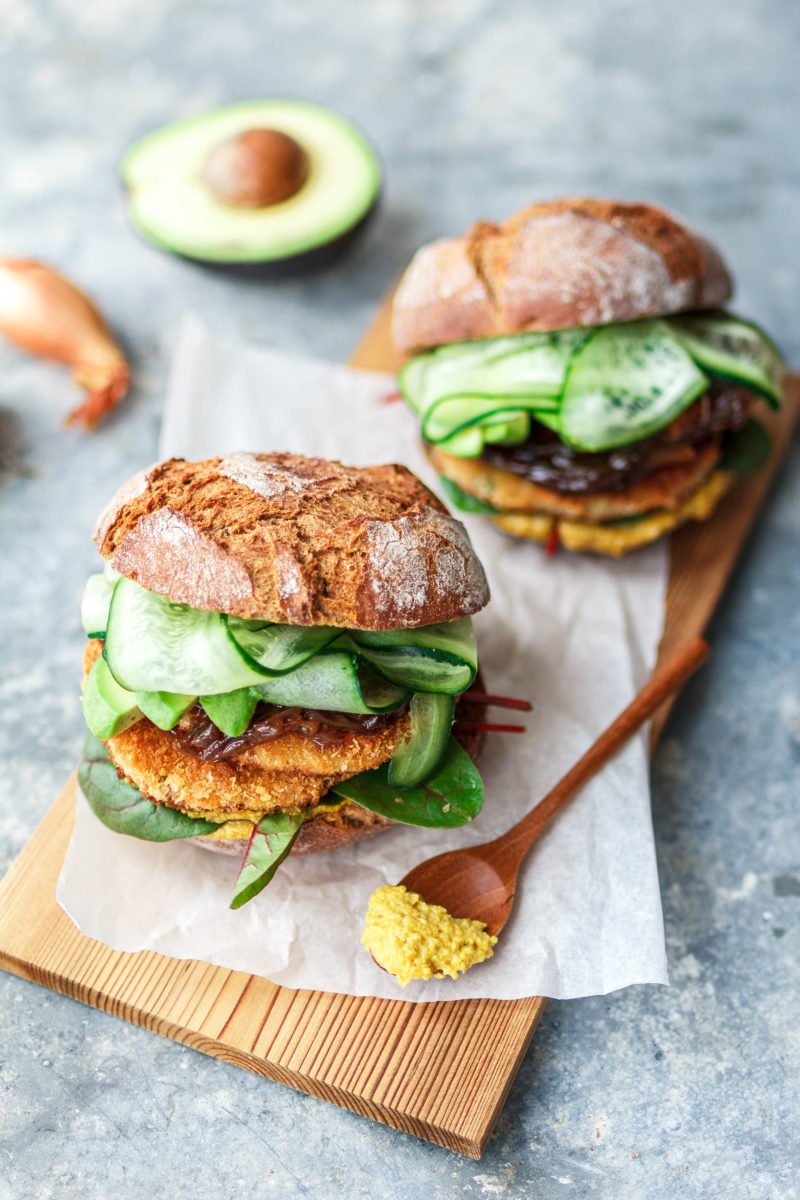 Grünes Kohlrabischnitzel-Sandwich