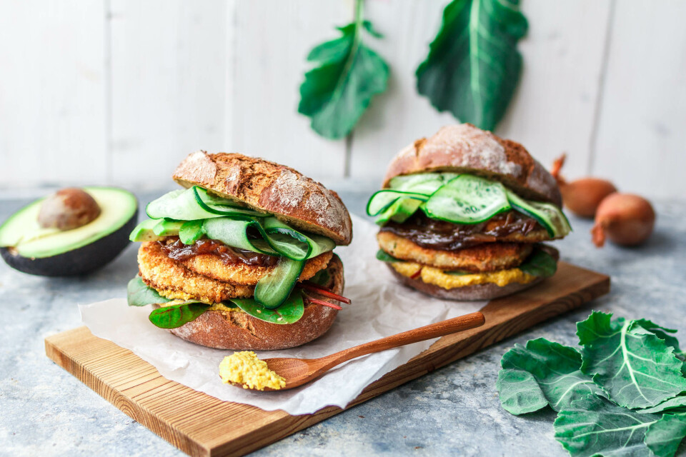 Grünes Kohlrabischnitzel-Sandwich