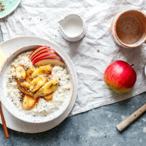 Porridge mit braunem Reis & karamellisierten Zimtbananen