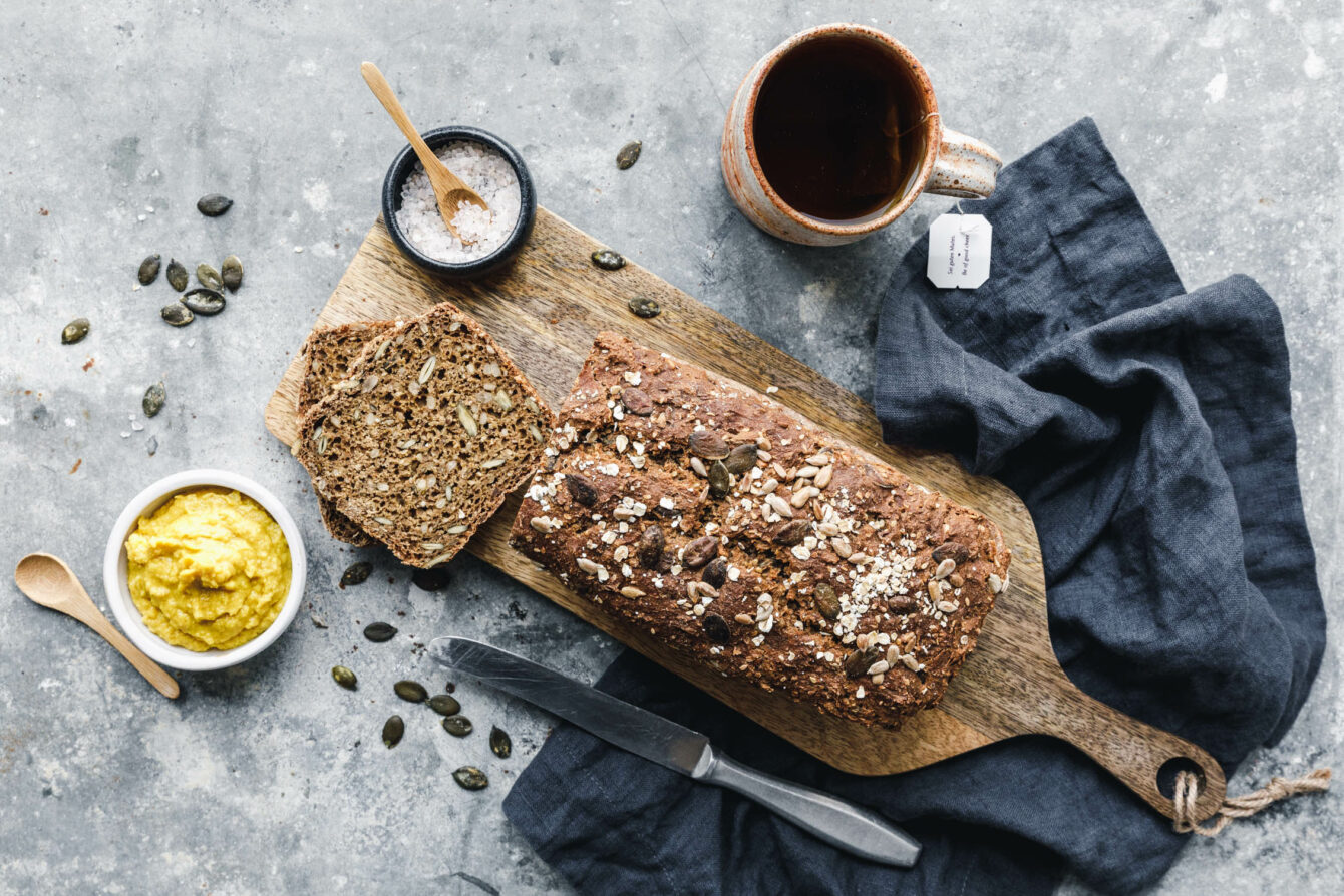 Schnelles veganes Vollkornbrot mit Saaten