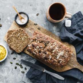 Schnelles veganes Vollkornbrot mit Saaten