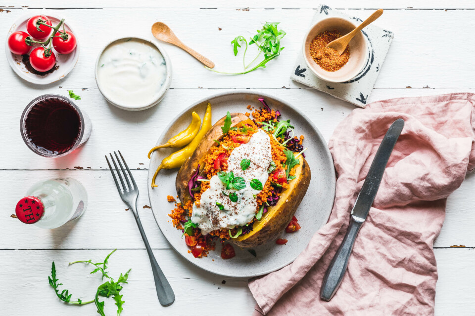 Kumpir mit Couscous & knackigem Salat