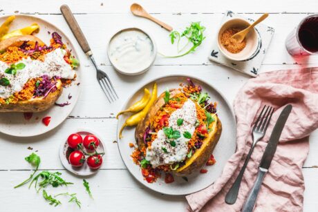 Kumpir mit Couscous & knackigem Salat