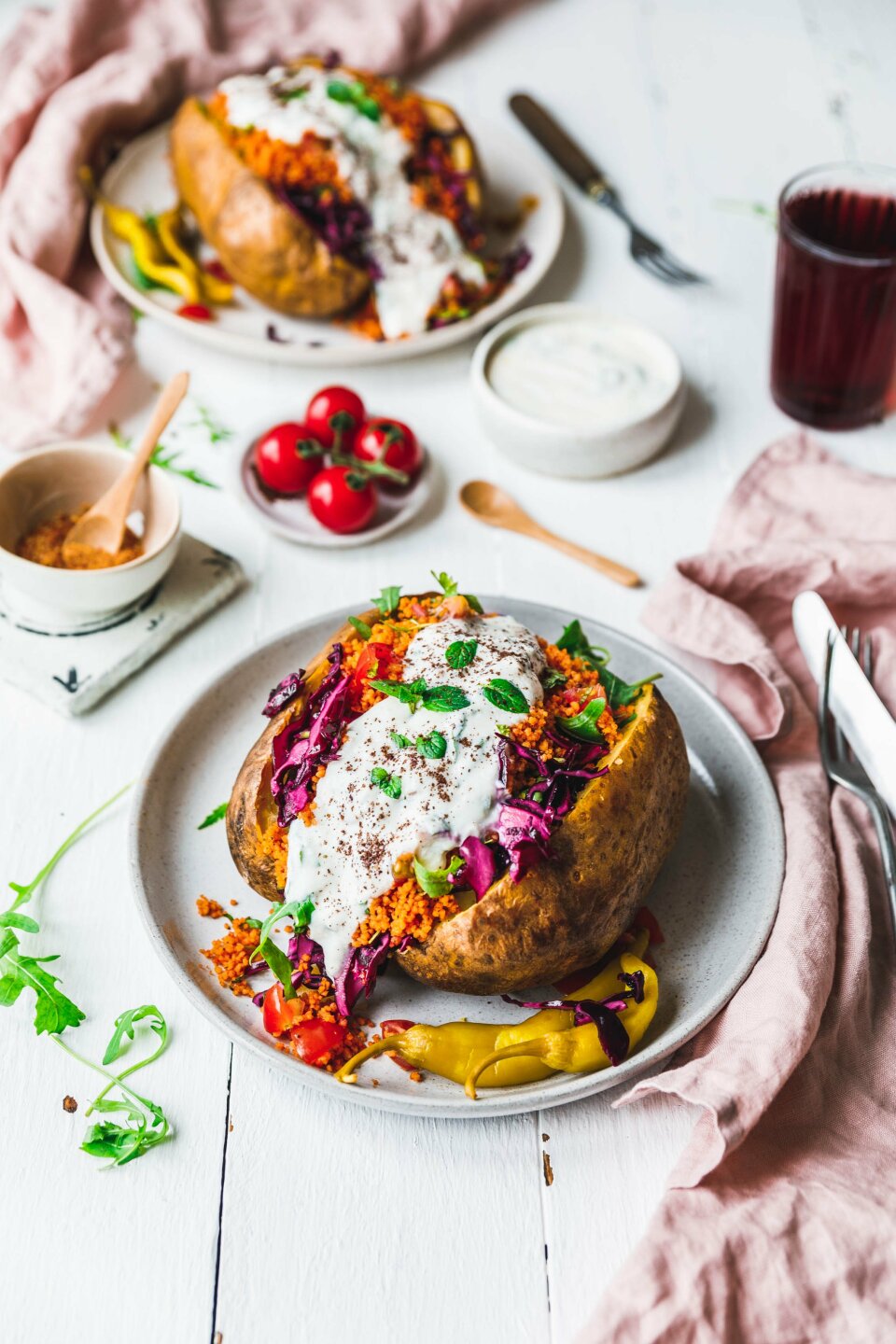 Kumpir mit Couscous & knackigem Salat