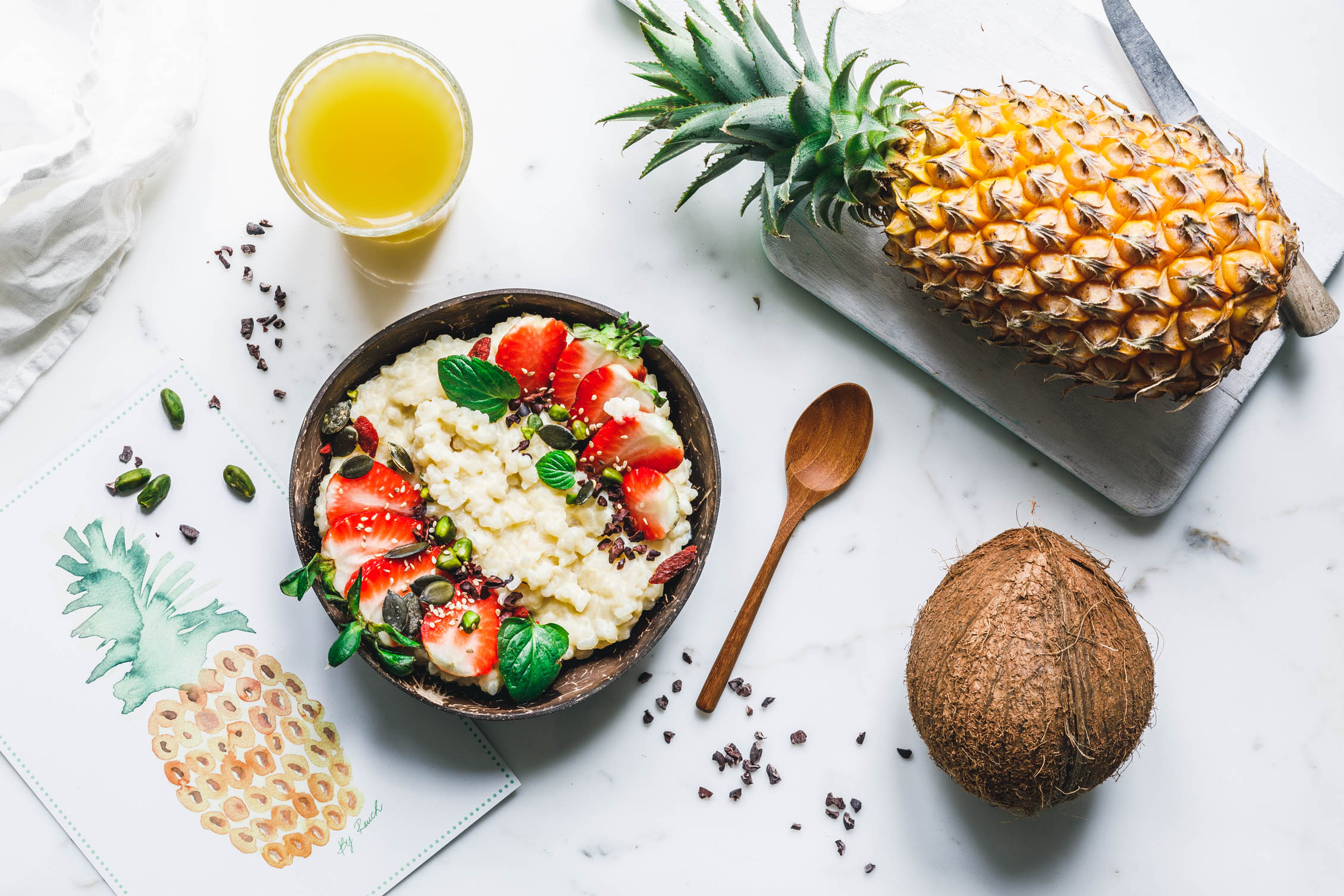 Piña Colada-Milchreis mit Erdbeeren