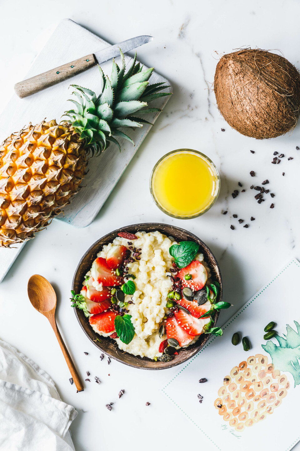 Piña Colada-Milchreis mit Erdbeeren