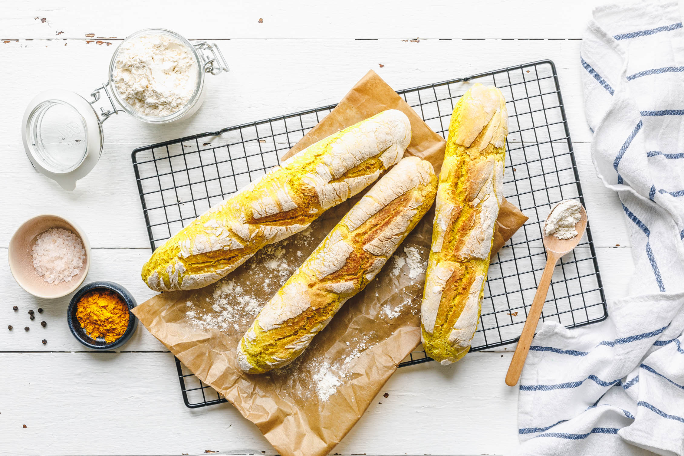 Knusprige, würzige Kurkuma-Baguettes