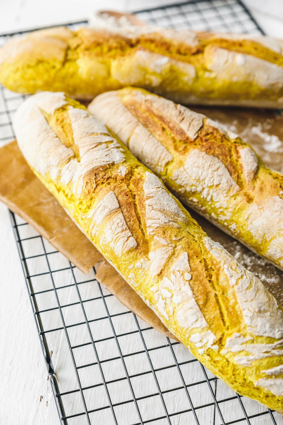 Knusprige, würzige Kurkuma-Baguettes