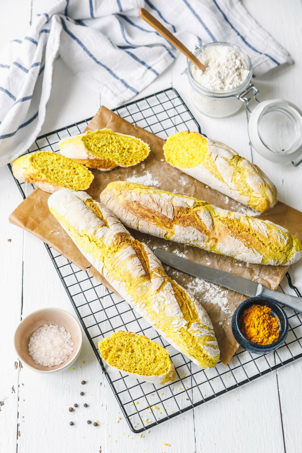 Knusprige, würzige Kurkuma-Baguettes