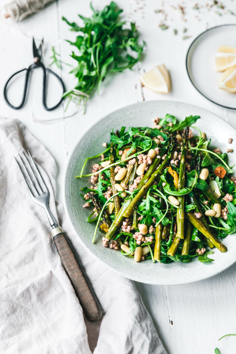 Warmer Buchweizensalat mit grünem Spargel & Rucola
