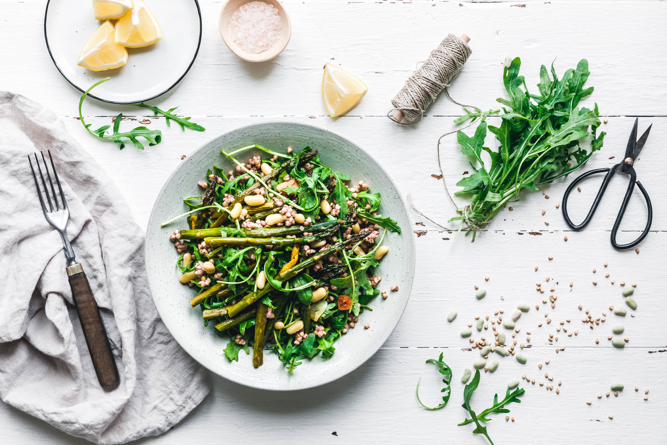 Warmer Buchweizensalat mit grünem Spargel & Rucola