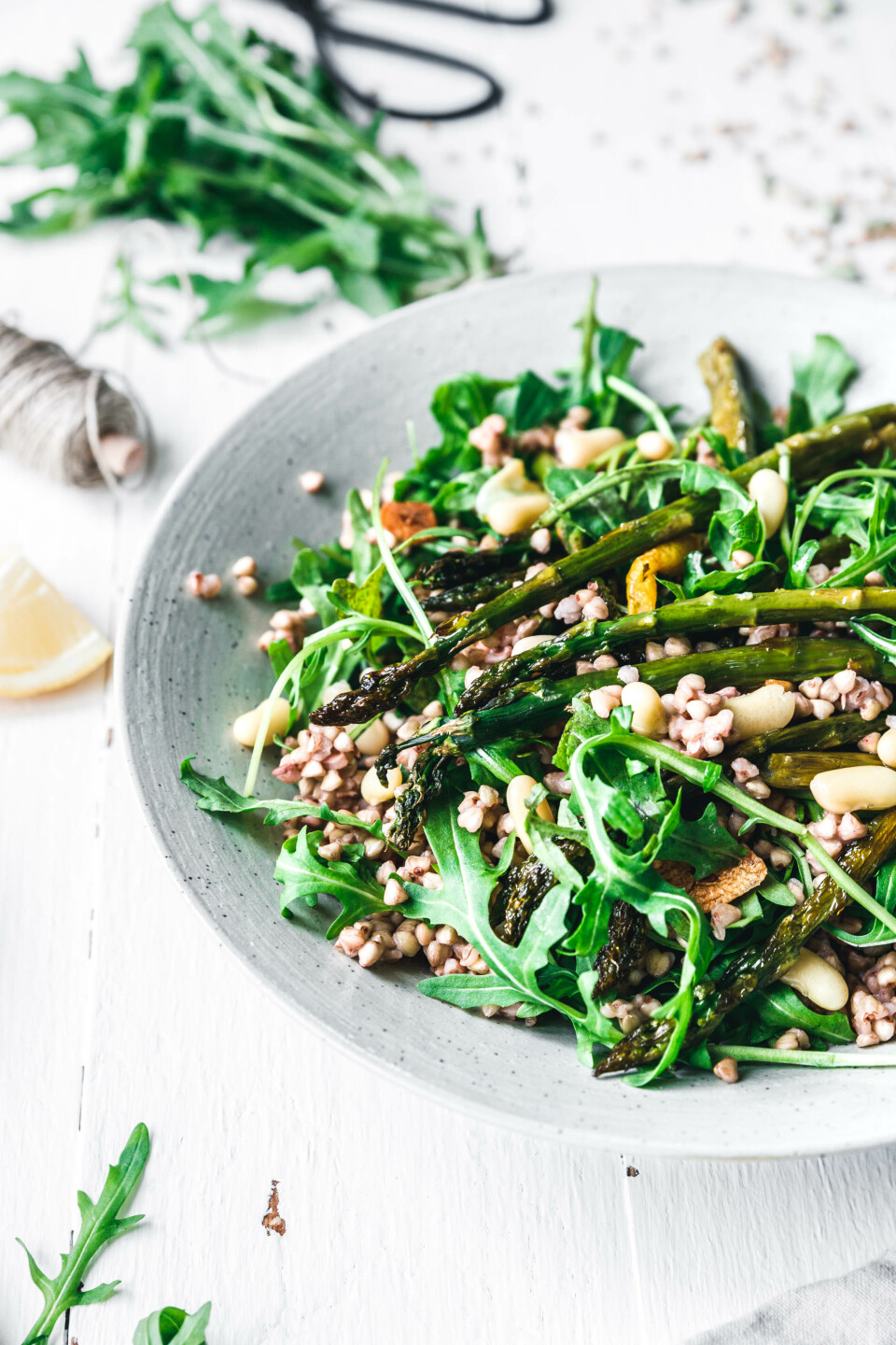 Warmer Buchweizensalat mit grünem Spargel & Rucola