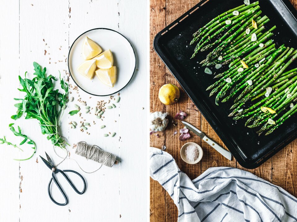 Warmer Buchweizensalat mit grünem Spargel & Rucola