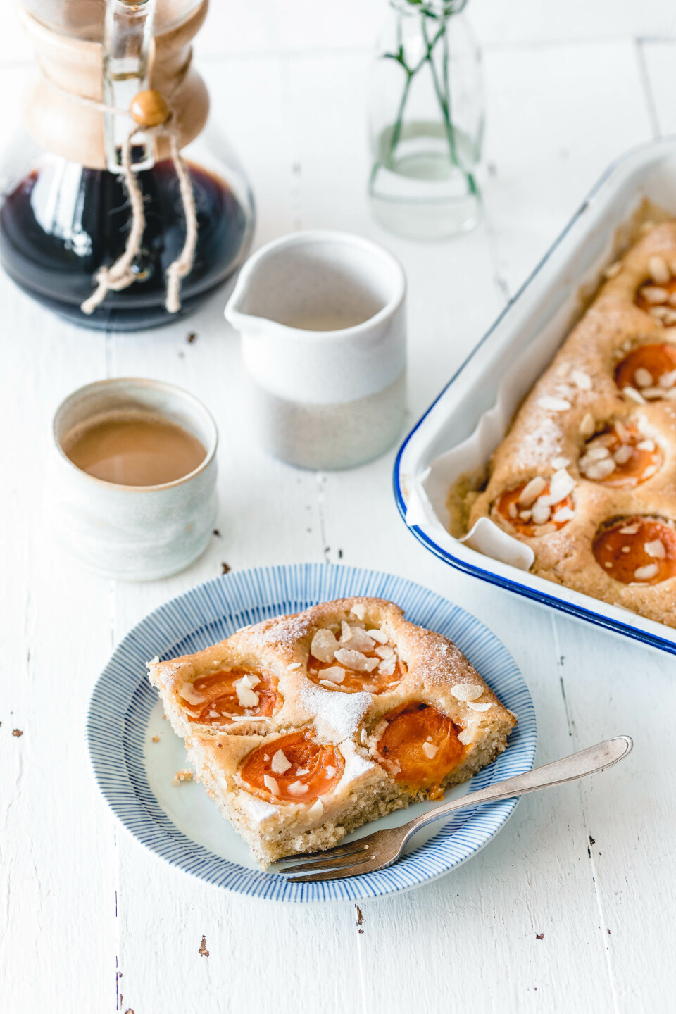 Schneller Aprikosenkuchen mit Olivenöl & Mandeln