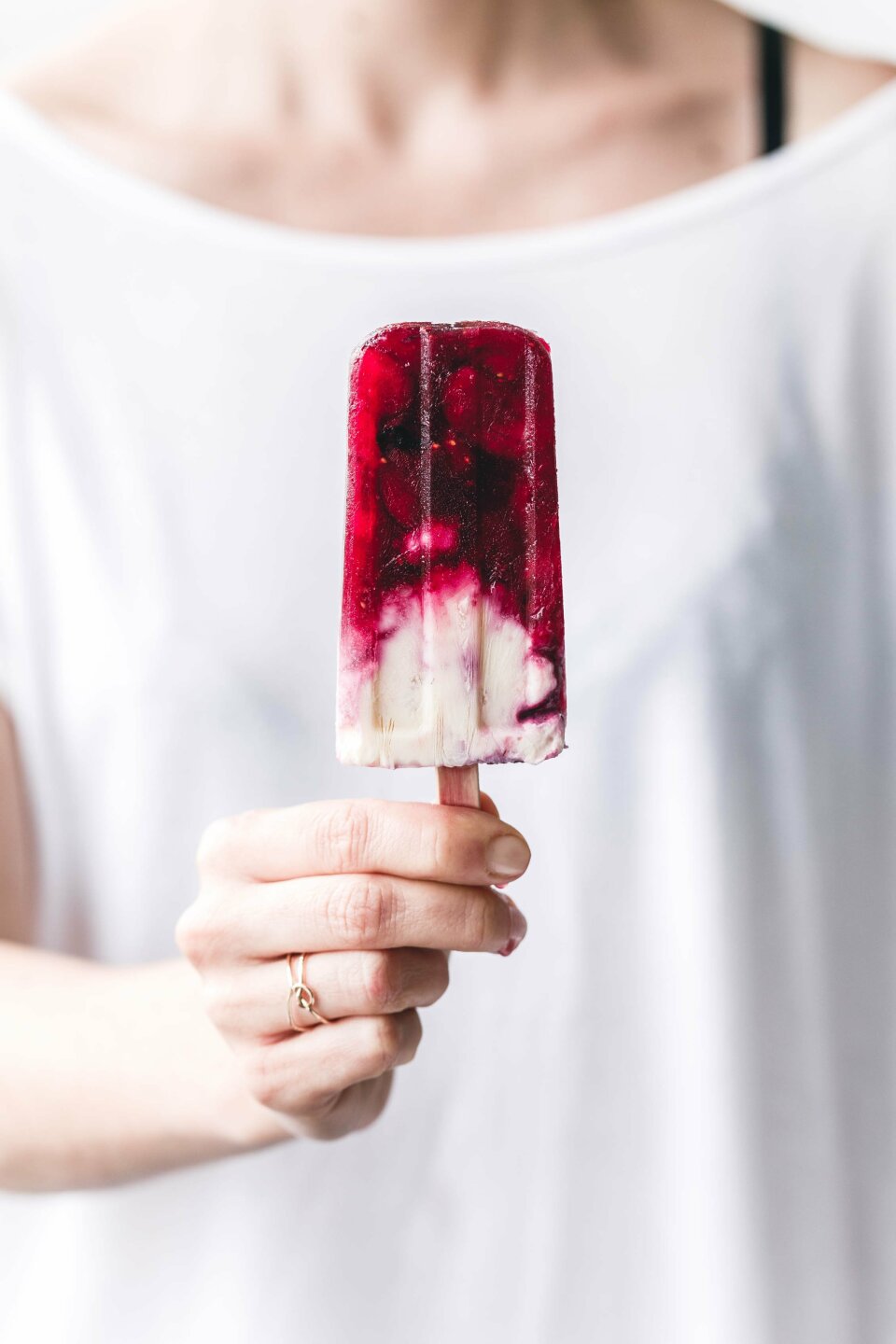 Blitzschnelle fruchtige Beeren-Popsicles