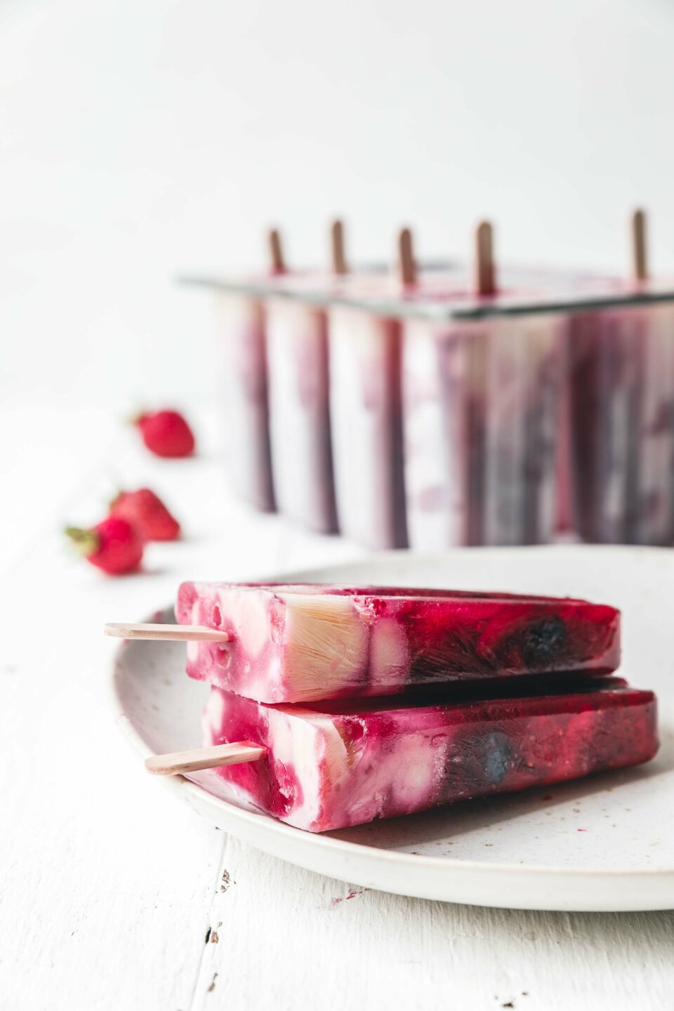 Blitzschnelle fruchtige Beeren-Popsicles
