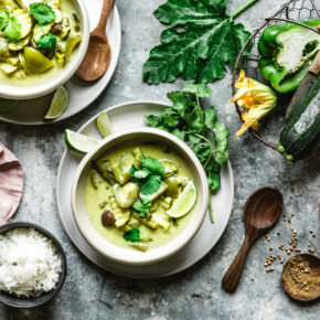 Grünes Thai-Curry mit Zucchini & Auberginen